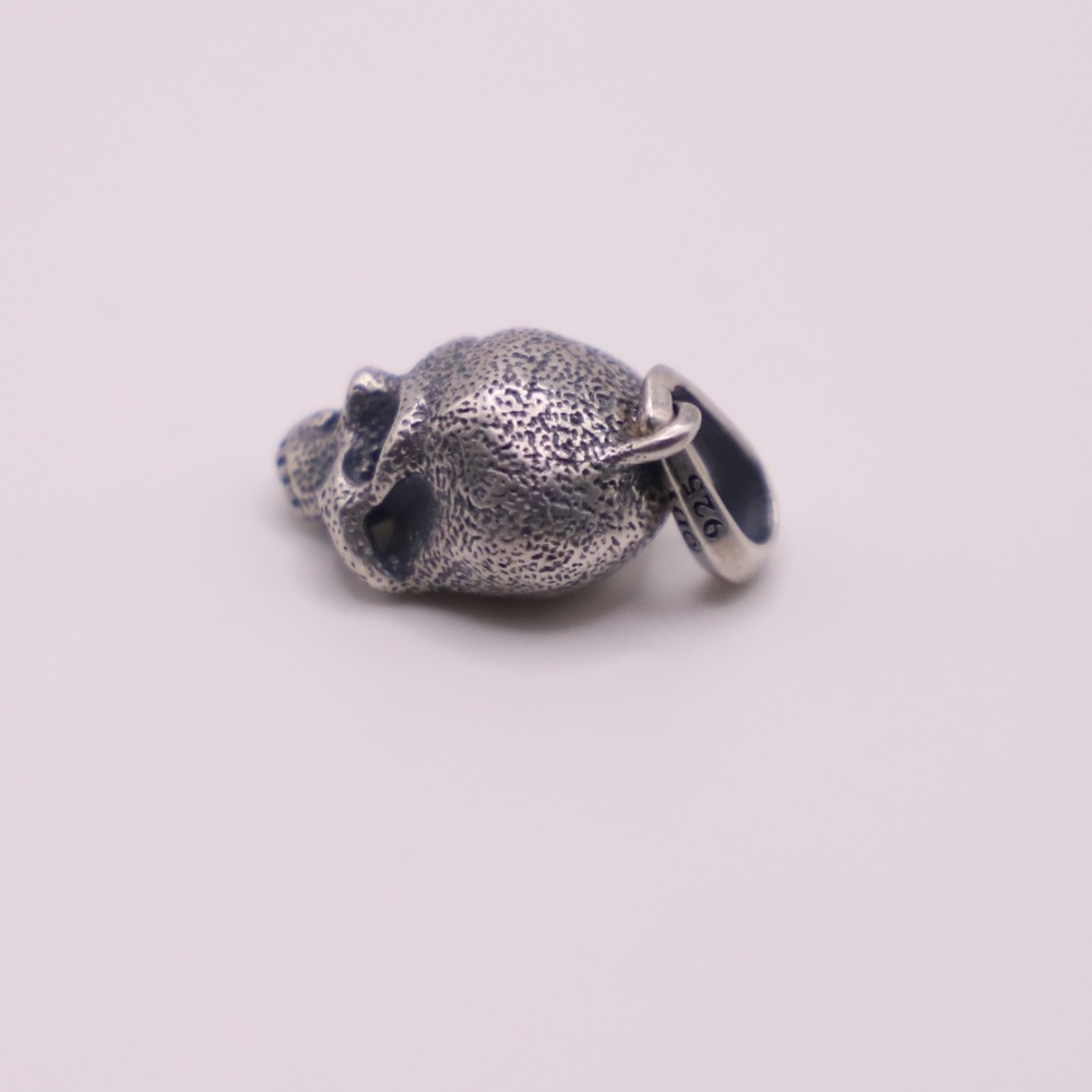 David Yurman Large Silver Skull Charm Pendant - Picture 5 of 6